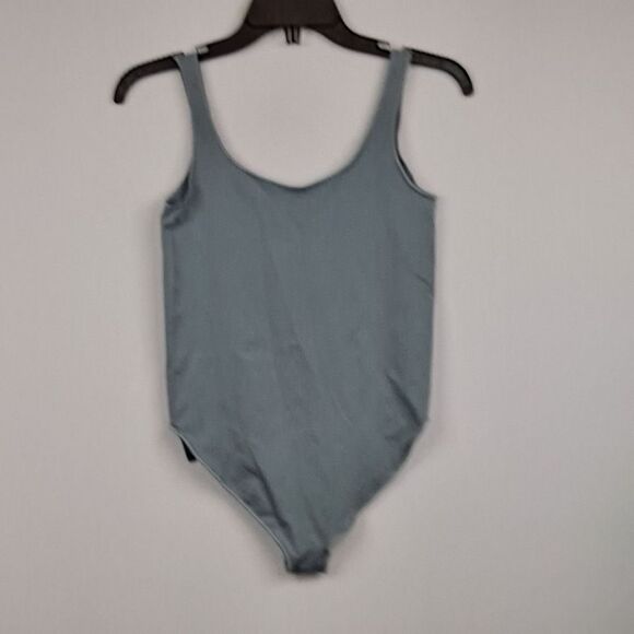 Skims Essential bodysuit NWOT - Picture 6 of 8